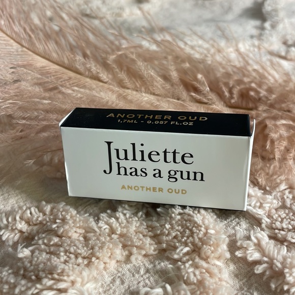 Juliette has a gun | ANOTHER OUD - Picture 4 of 5